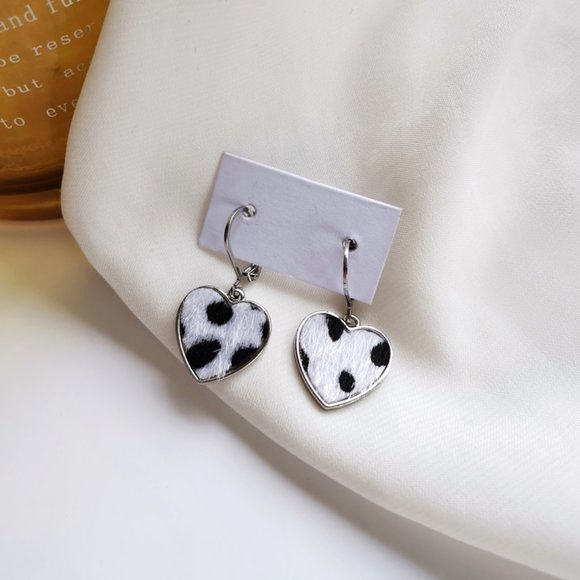 💕Last one Cow Print Hear Huggies Hoops Earrings - Picture 2 of 12
